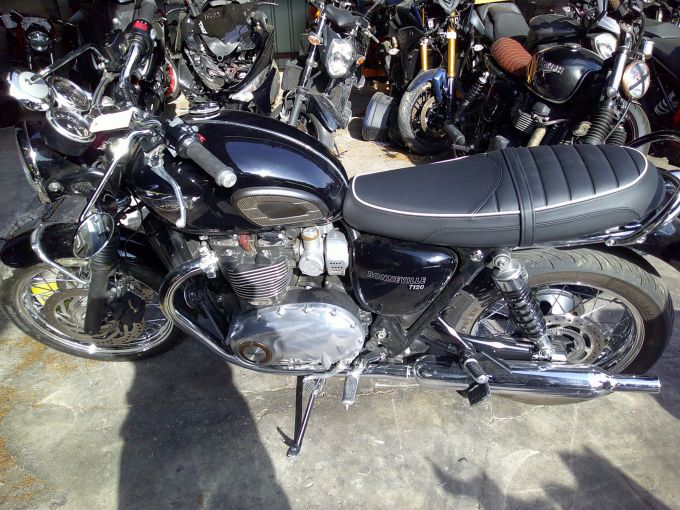 TRIUMPH BONNEVILLE T120 4