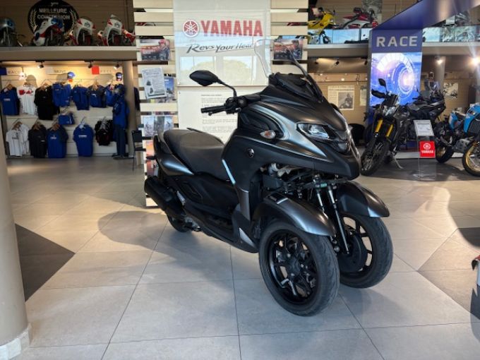 YAMAHA TRICITY 300 1ERE MAIN FAIBLE KILOMETRAGE  112€/MOIS* GARANTIE 12 MOIS 4