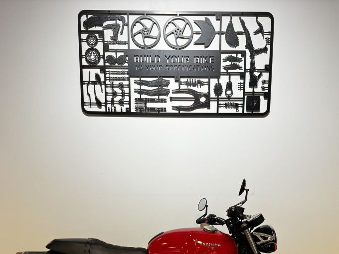 TRIUMPH THRUXTON 1200 4