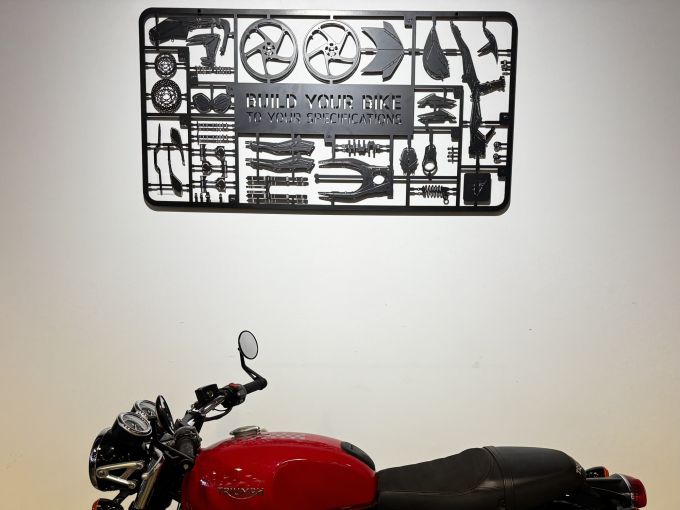 TRIUMPH THRUXTON 1200 4