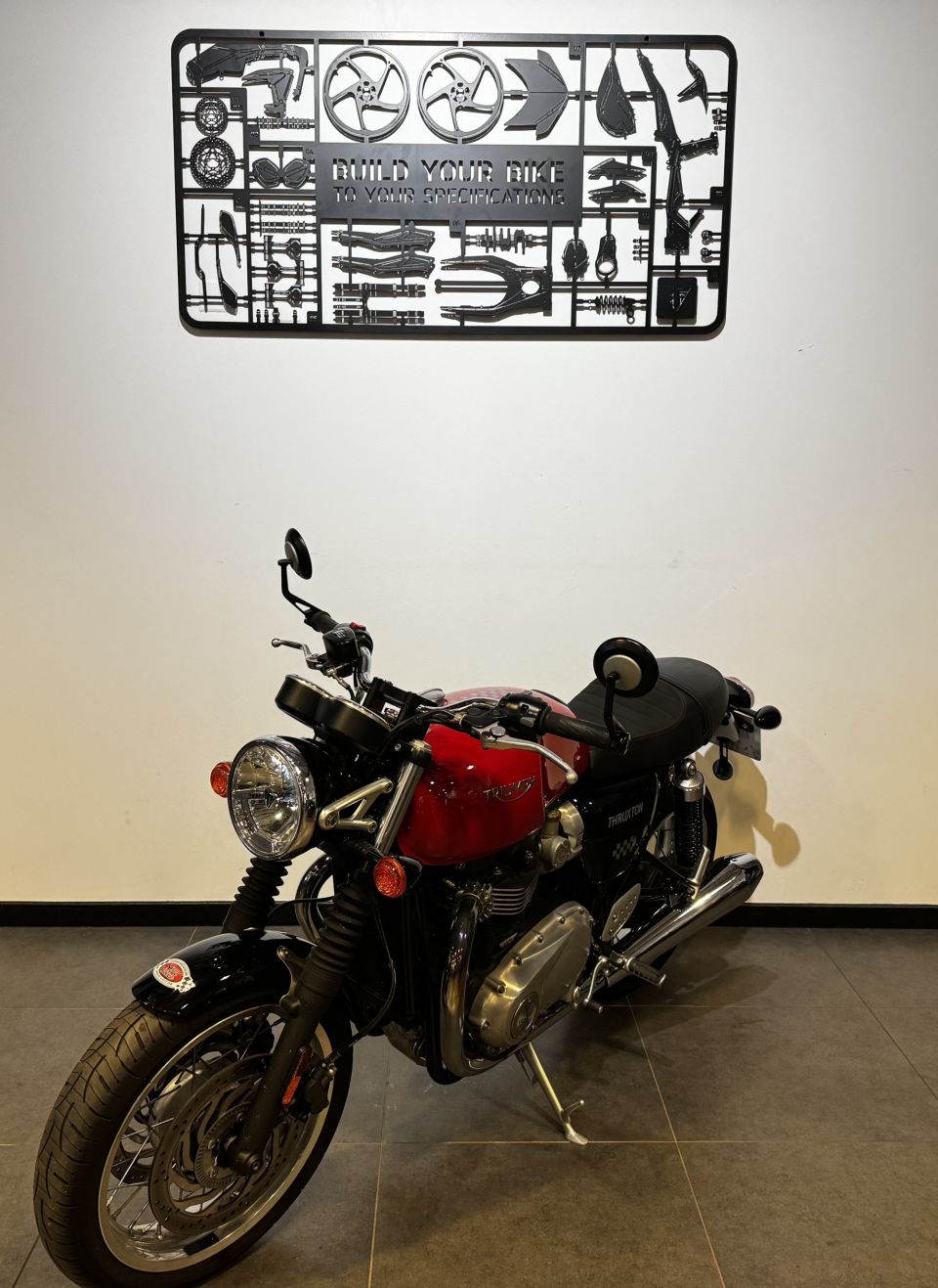 TRIUMPH THRUXTON 1200 4