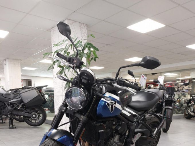 TRIUMPH TRIDENT 660 4