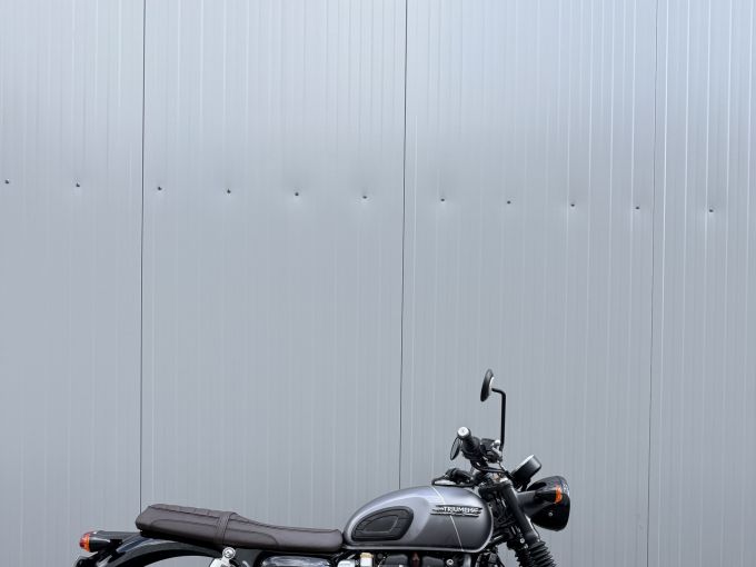 TRIUMPH Bonneville T120 Black 4