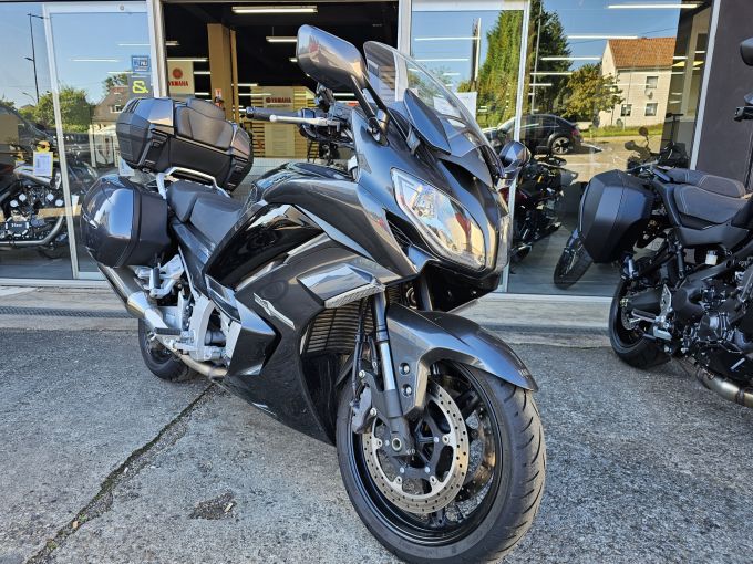 YAMAHA FJR 1300 AE 4