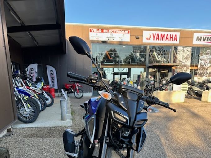 YAMAHA MT-125 4