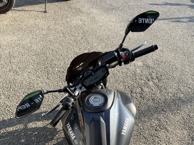 YAMAHA MT-07 4