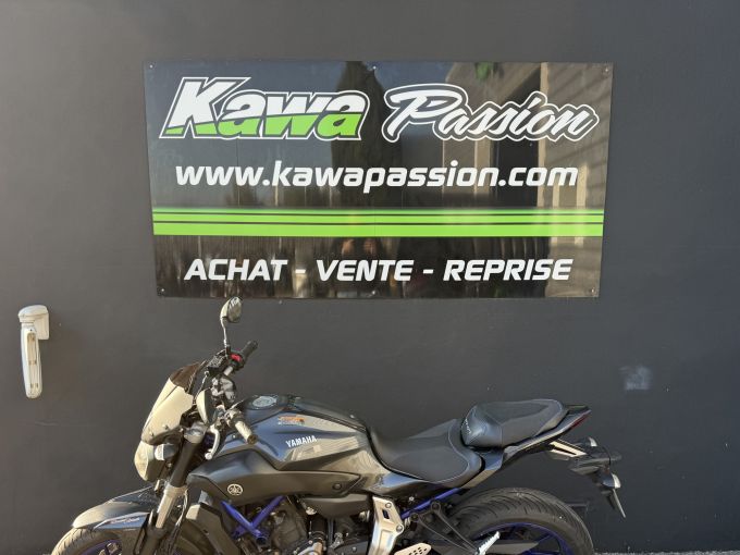 YAMAHA MT-07 4
