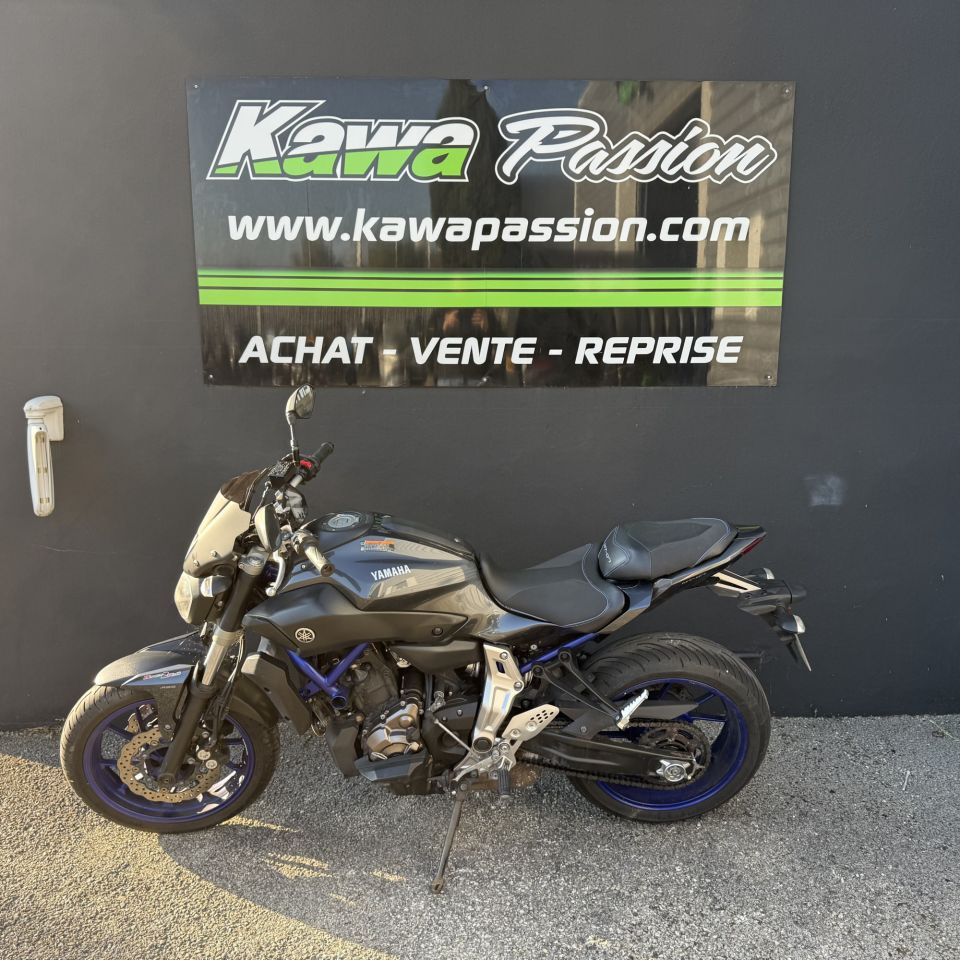 YAMAHA MT-07 4