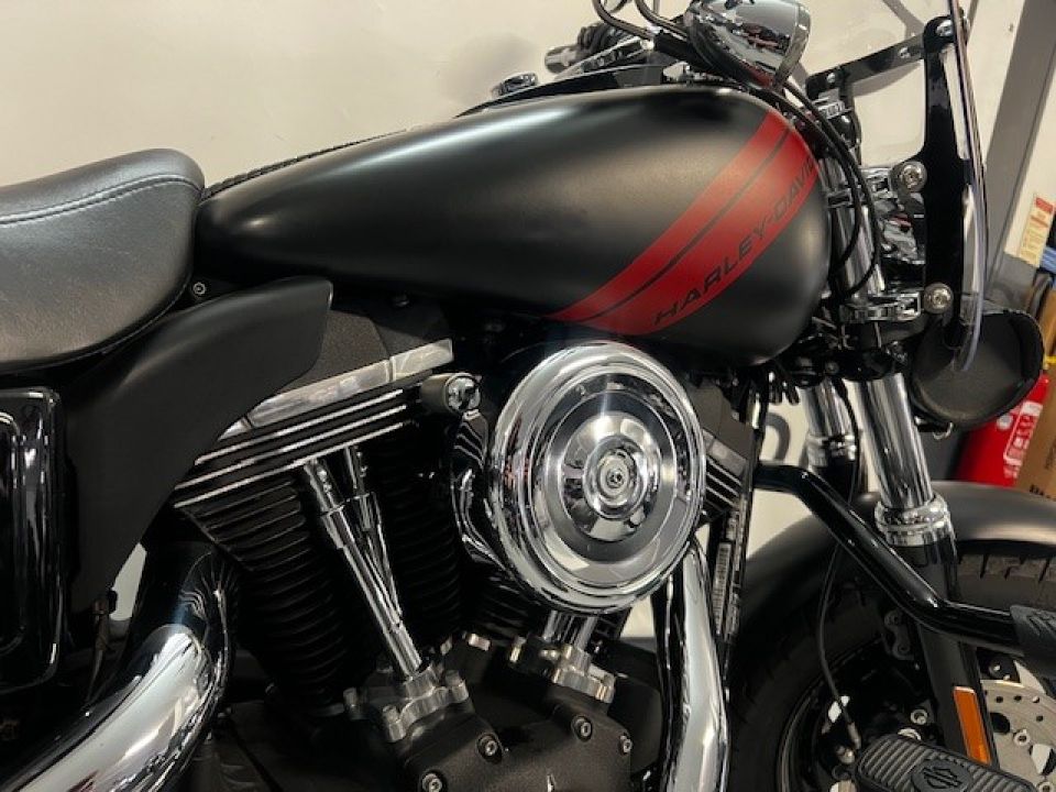HARLEY-DAVIDSON DYNA FAT BOB 1690 4