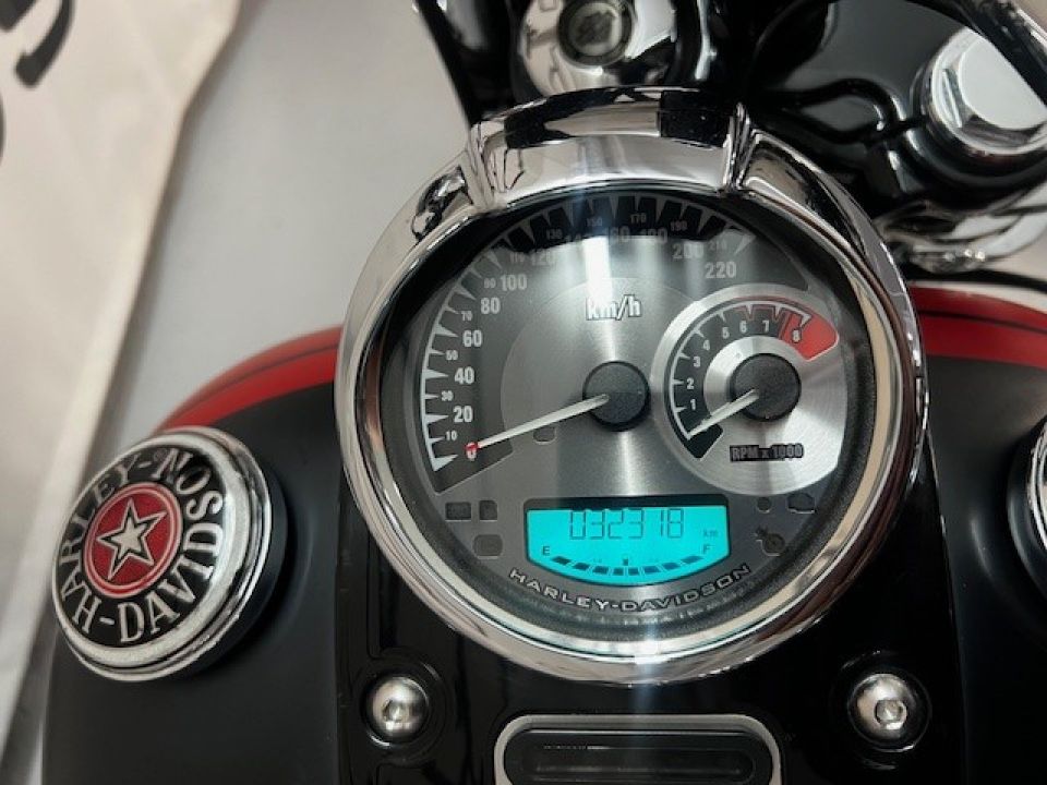 HARLEY-DAVIDSON DYNA FAT BOB 1690 4