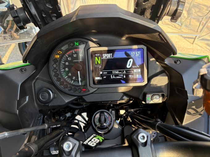 KAWASAKI VERSYS 1000 SE 4