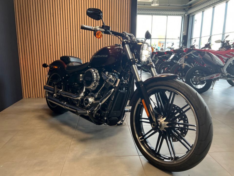 HARLEY-DAVIDSON CVO Breakout 4