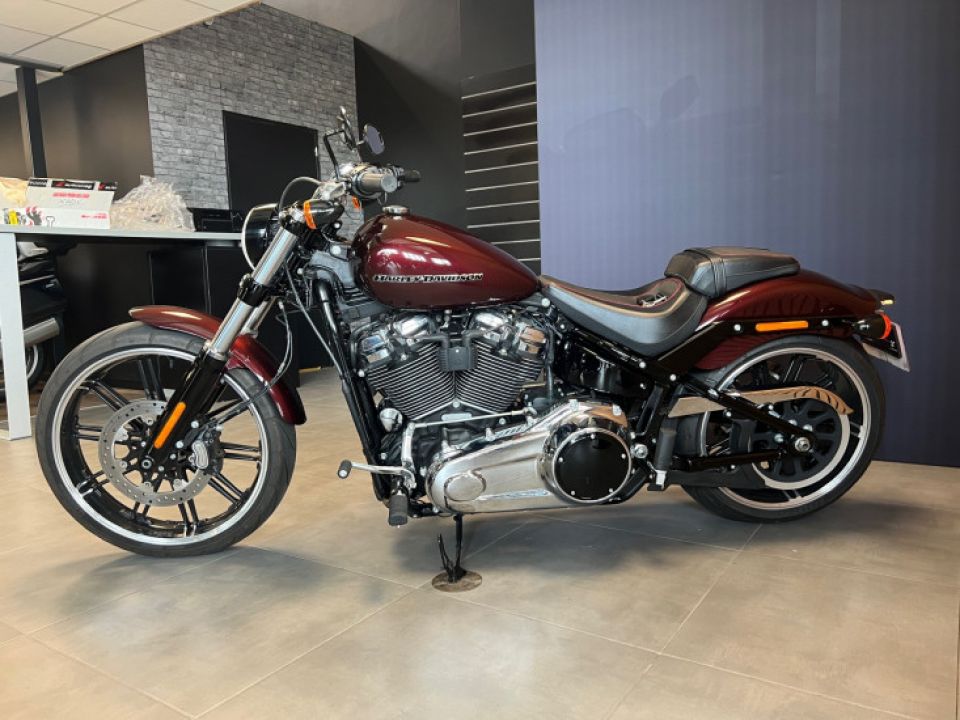 HARLEY-DAVIDSON CVO Breakout 4