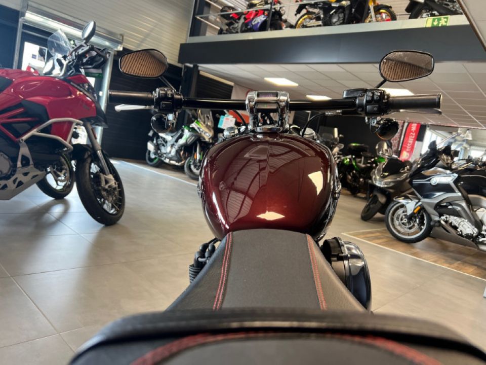 HARLEY-DAVIDSON CVO Breakout 4