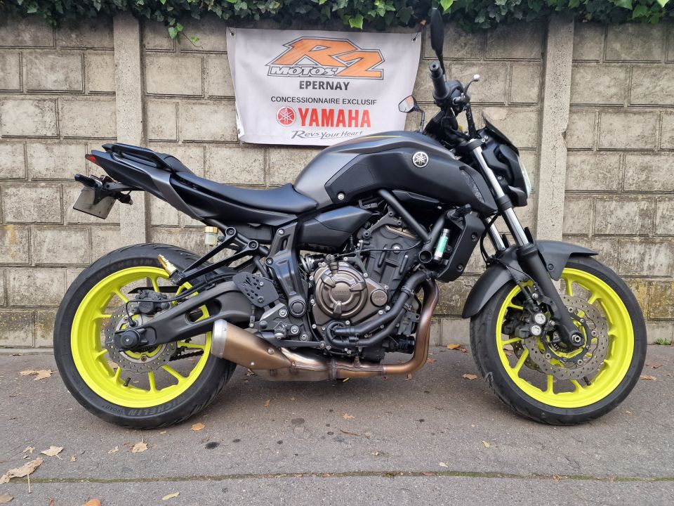 YAMAHA MT-07 (47.5CV) 4