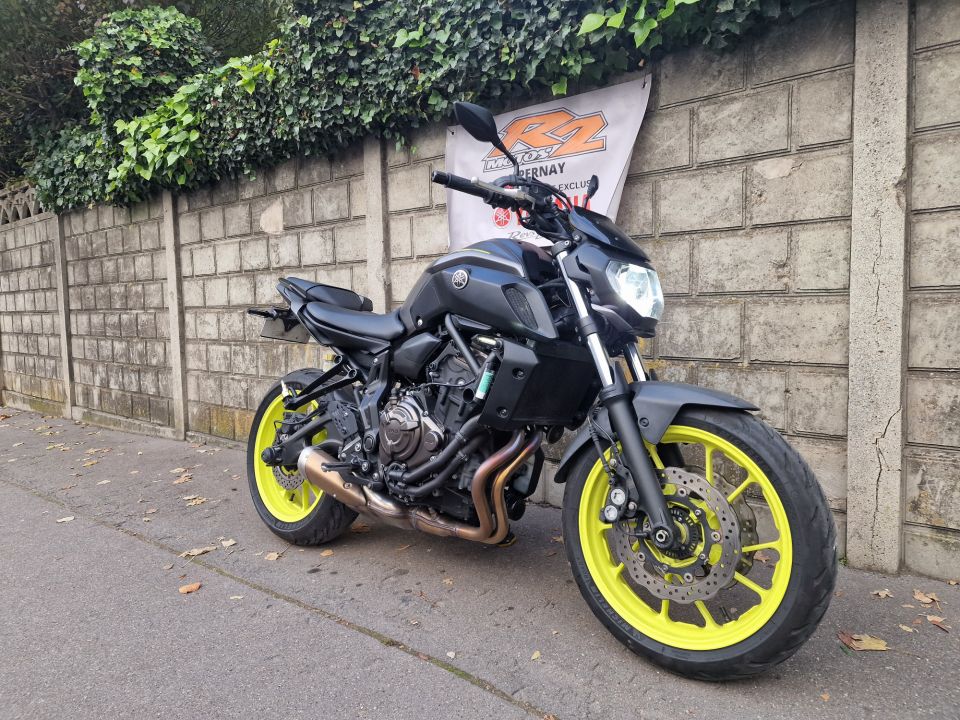YAMAHA MT-07 (47.5CV) 4