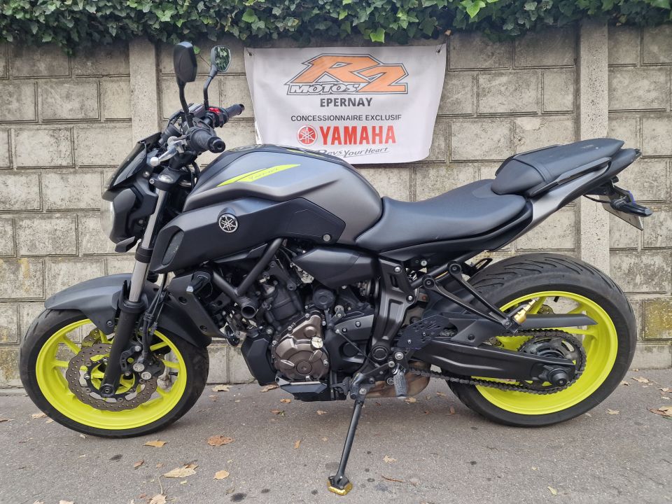 YAMAHA MT-07 (47.5CV) 4