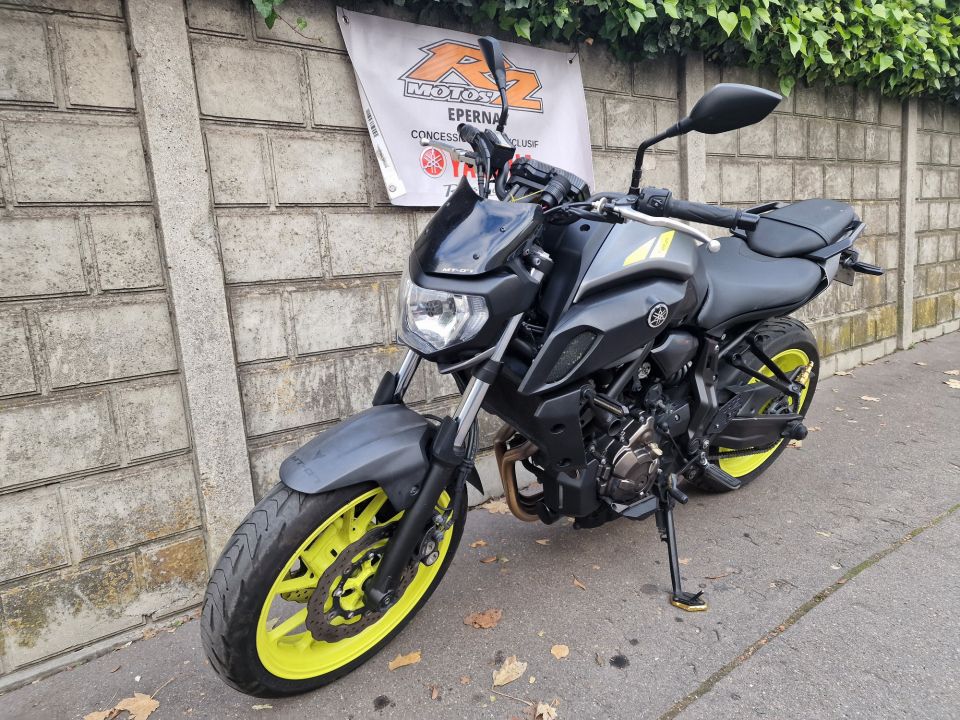 YAMAHA MT-07 (47.5CV) 4