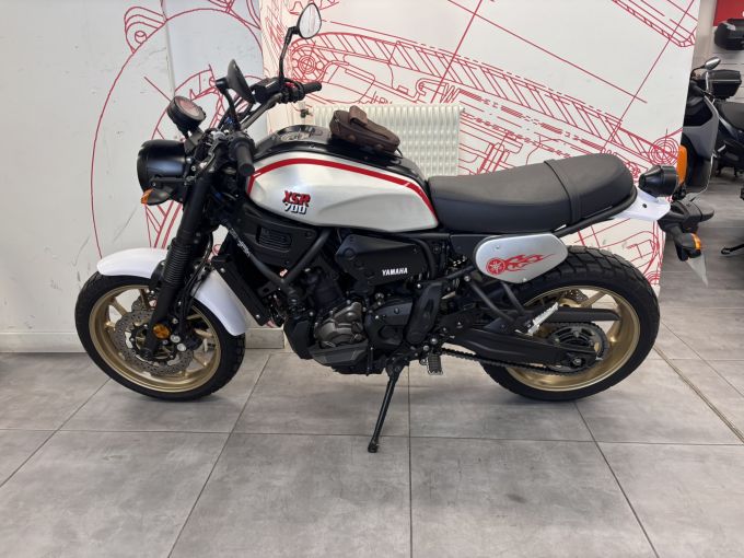 YAMAHA XSR 700 XTRIBUTE 4
