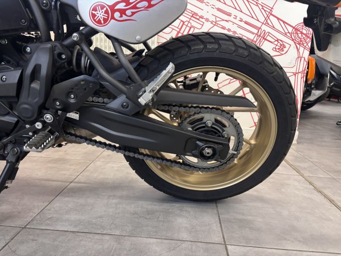 YAMAHA XSR 700 XTRIBUTE 4