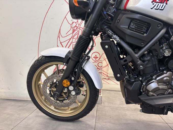 YAMAHA XSR 700 XTRIBUTE 4