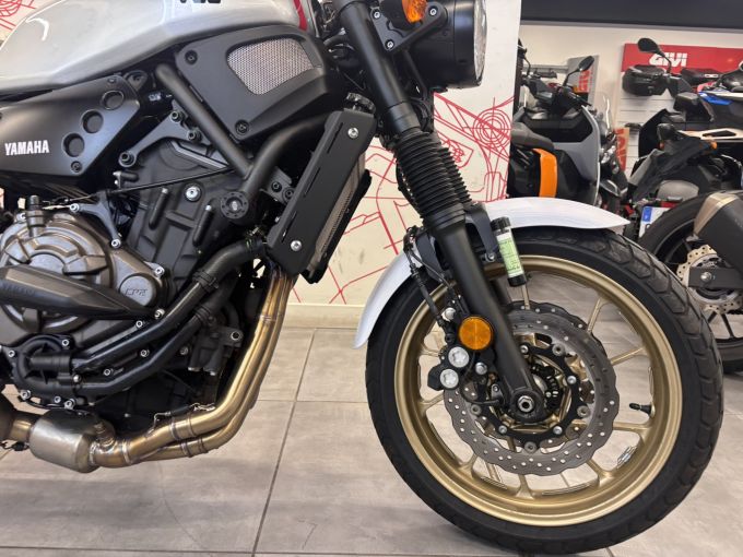 YAMAHA XSR 700 XTRIBUTE 4