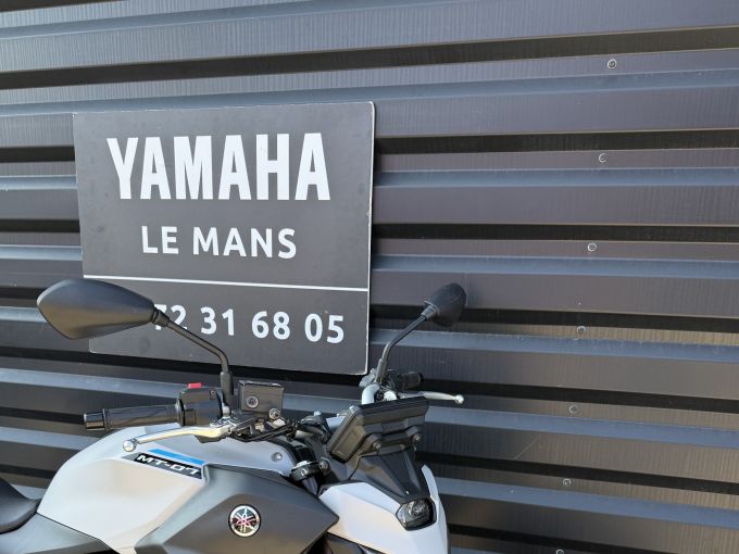 YAMAHA MT-07 4