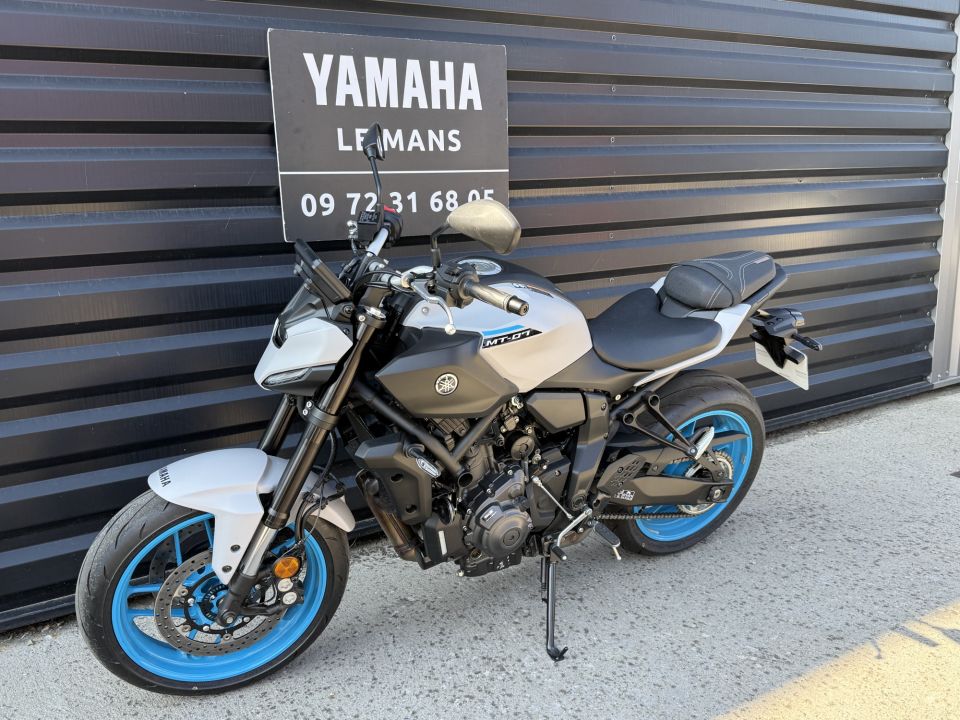 YAMAHA MT-07 4
