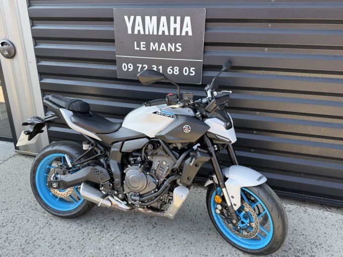YAMAHA MT-07 4