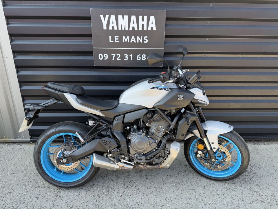 YAMAHA MT-07 4