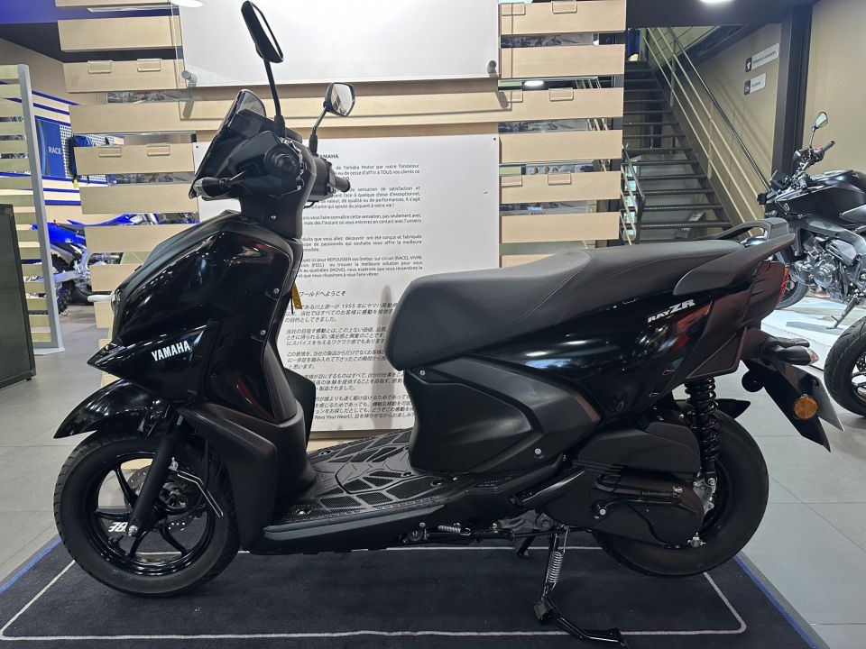 YAMAHA RayZR 125 4