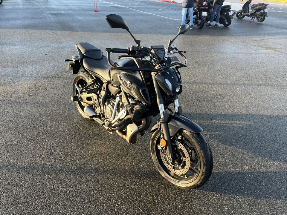 YAMAHA MT-07 (47.5CV) 4