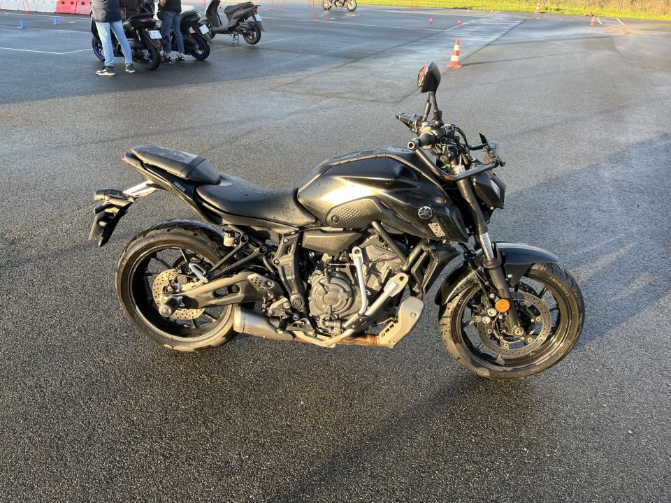 YAMAHA MT-07 (47.5CV) 4
