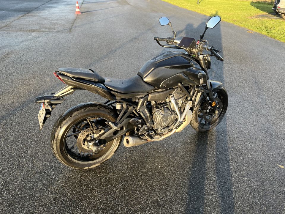 YAMAHA MT-07 (47.5CV) 4