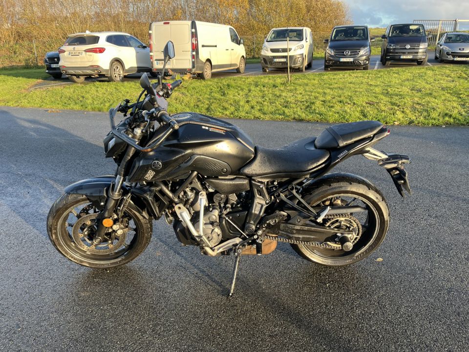 YAMAHA MT-07 (47.5CV) 4