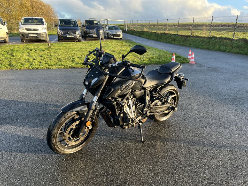 YAMAHA MT-07 (47.5CV) 4