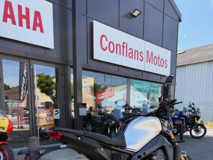 YAMAHA MT-09 SP 4