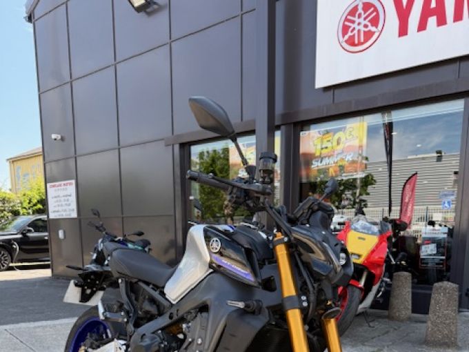 YAMAHA MT-09 SP 4