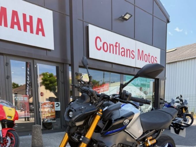 YAMAHA MT-09 SP 4