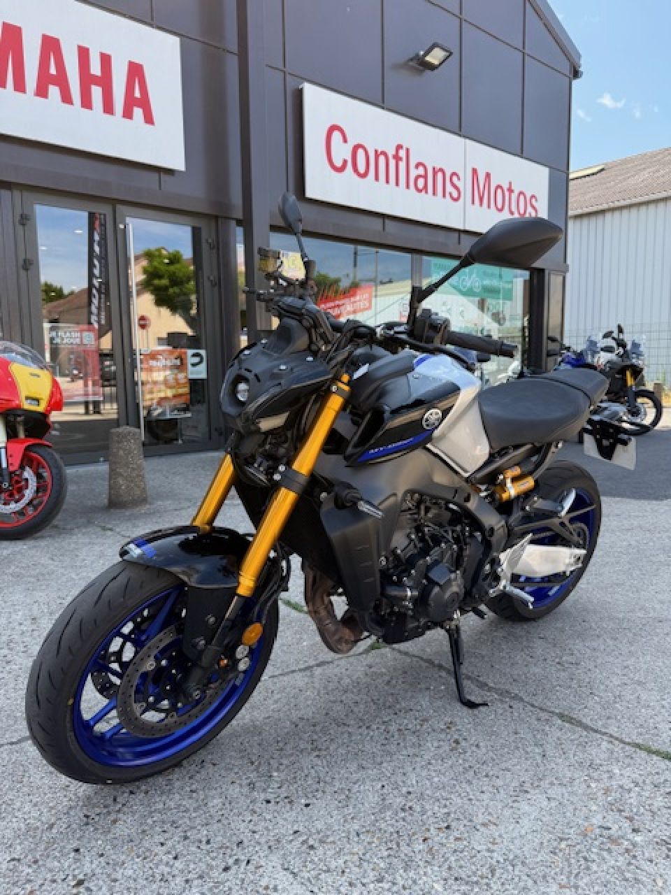 YAMAHA MT-09 SP 4