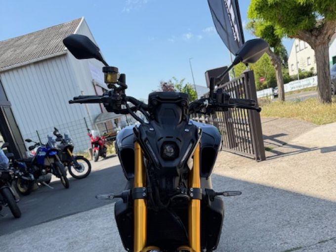 YAMAHA MT-09 SP 4