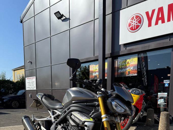 TRIUMPH SPEED TRIPLE 1200 RS 4
