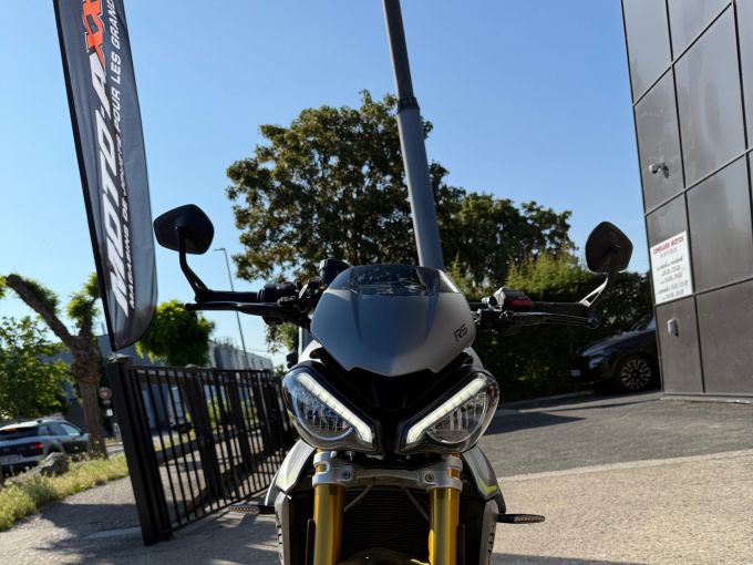 TRIUMPH SPEED TRIPLE 1200 RS 4