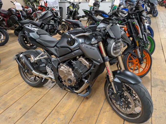 HONDA CB 650 R 4
