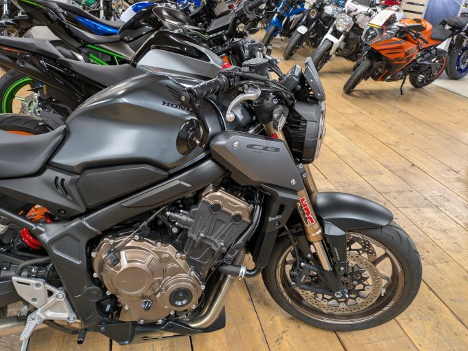 HONDA CB 650 R 4