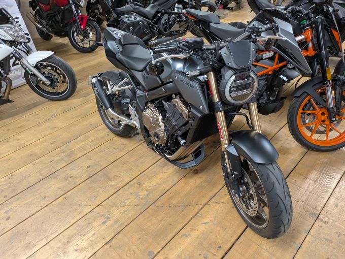HONDA CB 650 R 4