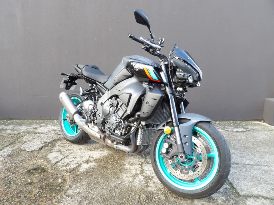 YAMAHA MT-10 4