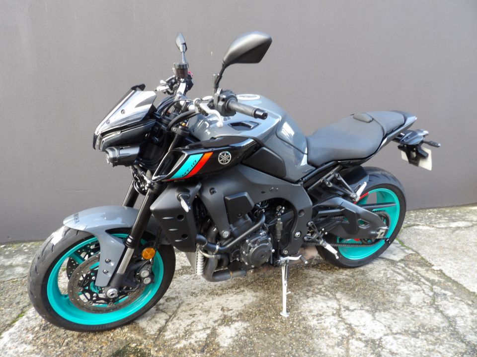 YAMAHA MT-10 4