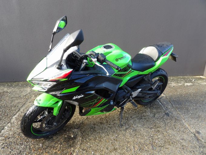 KAWASAKI NINJA 650 4
