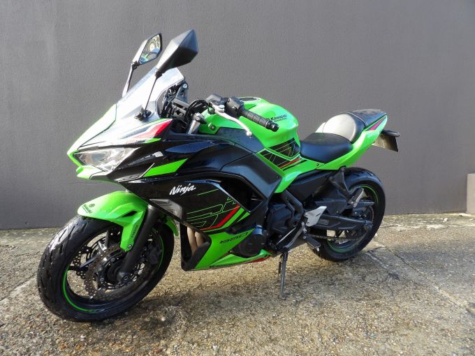 KAWASAKI NINJA 650 4